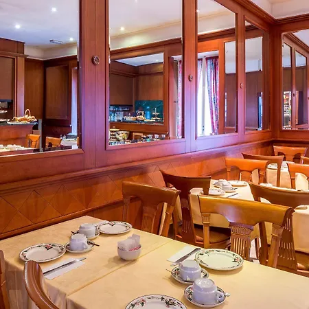 Diplomate Hotel 4*